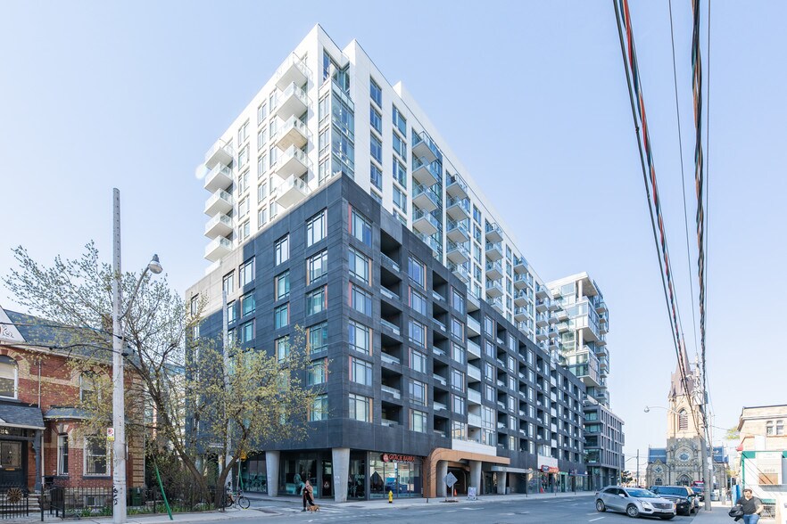 525 Adelaide St W, Toronto, ON à louer - Photo de l’immeuble – Image 1 sur 4