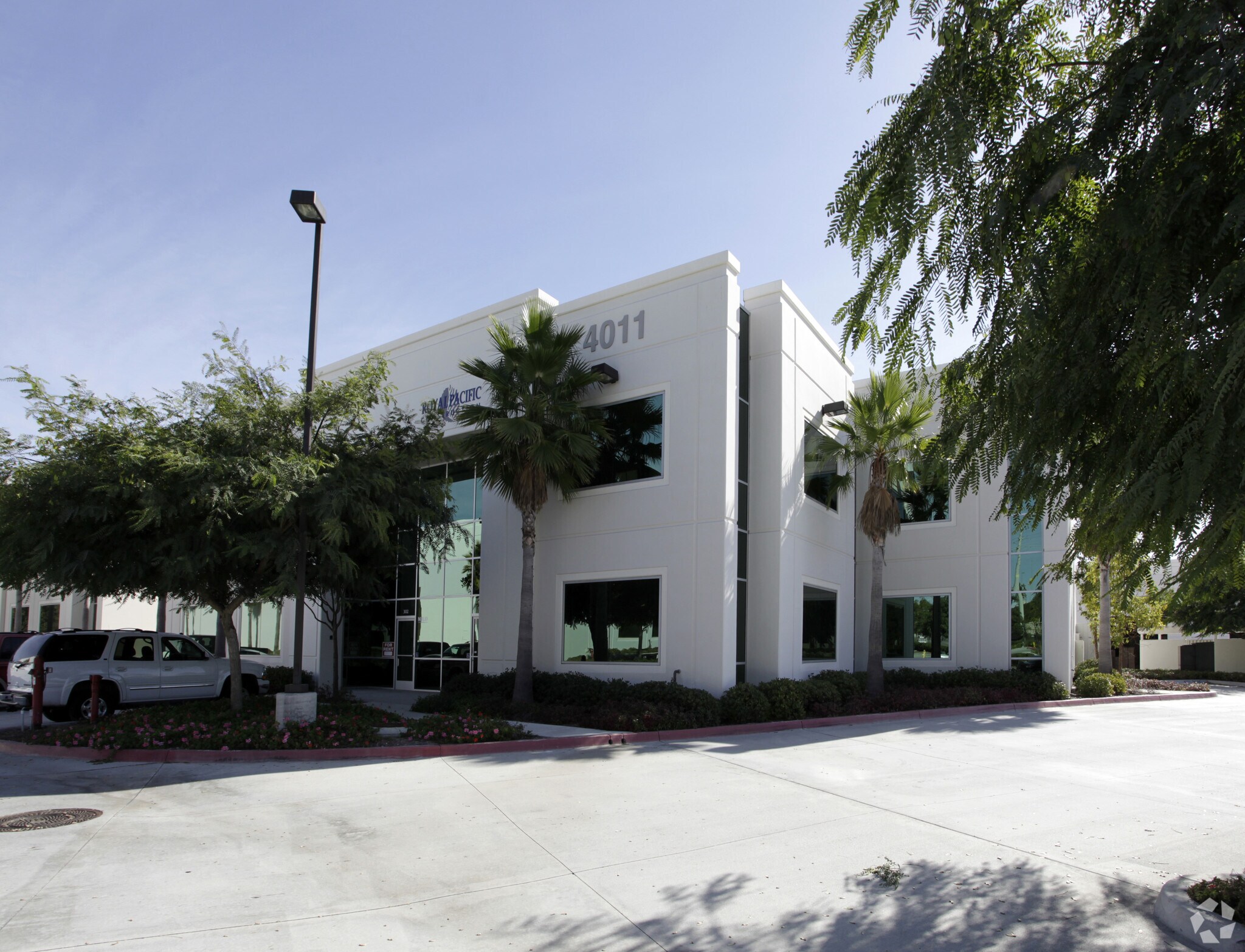 4011 Avenida de la Plata Dr, Oceanside, CA à vendre Photo de l’immeuble– Image 1 sur 15