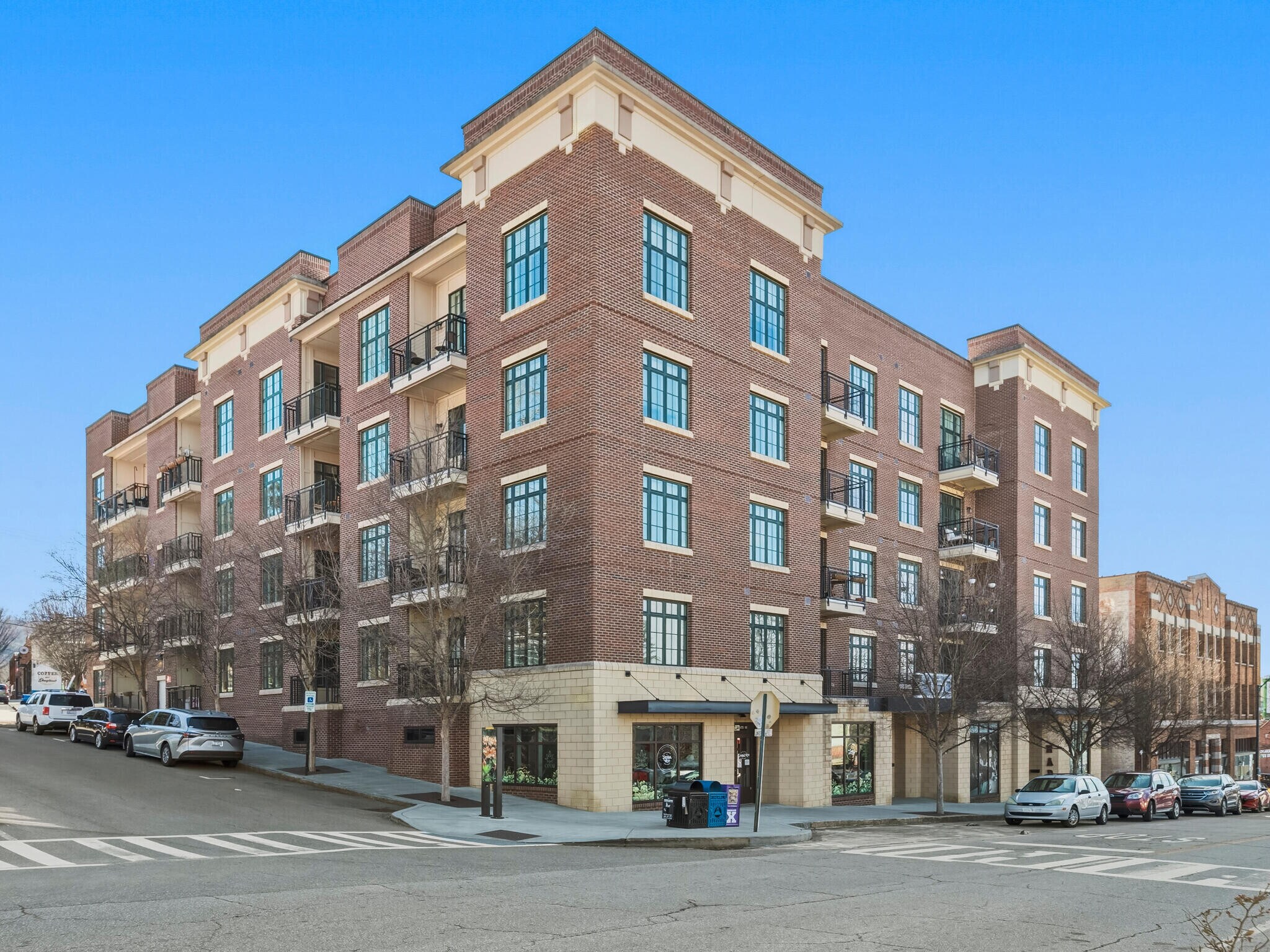 150 Coxe Ave, Asheville, NC à louer Photo principale– Image 1 sur 29