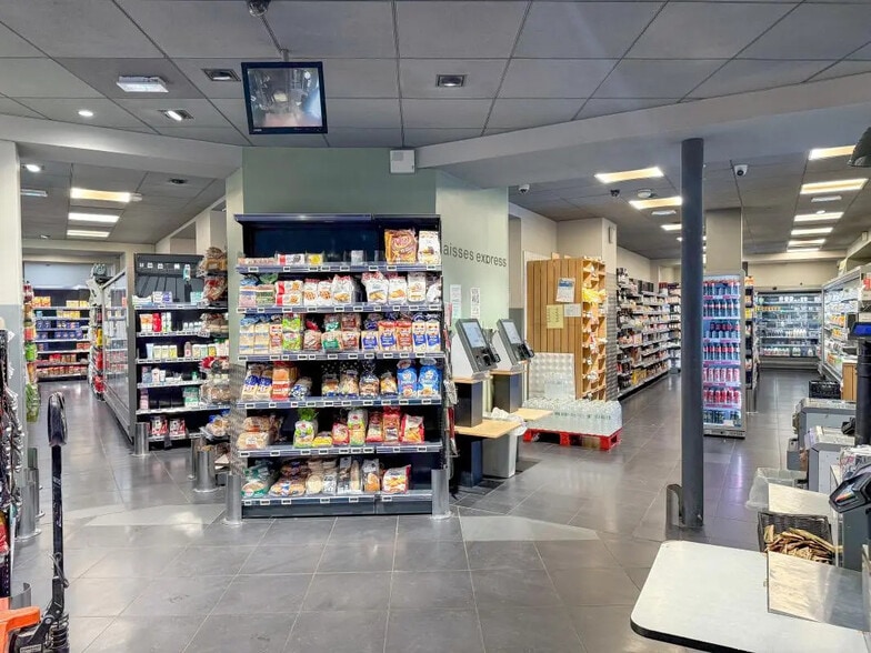 Local commercial dans Paris à louer - Photo de l’immeuble – Image 1 sur 9