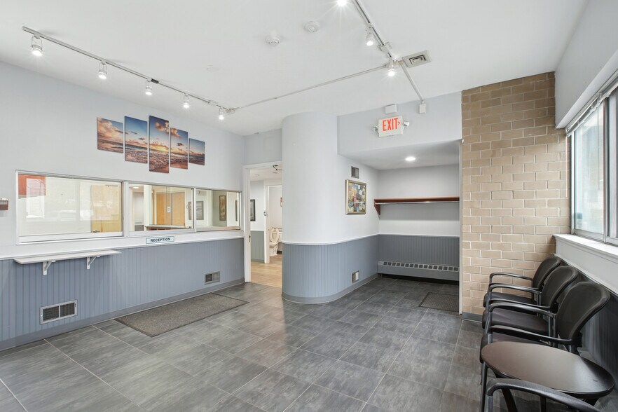 2176 Central Park Ave, Yonkers, NY à vendre - Photo intérieure – Image 3 sur 11