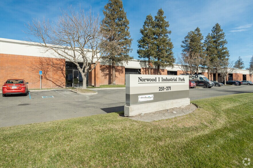 251 Opportunity St, Sacramento, CA à louer - Photo de l’immeuble – Image 2 sur 5