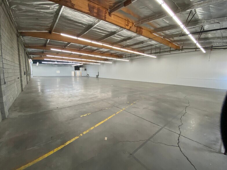 8441-8443 Canoga Ave, Canoga Park, CA à louer - Photo de l’immeuble – Image 3 sur 5