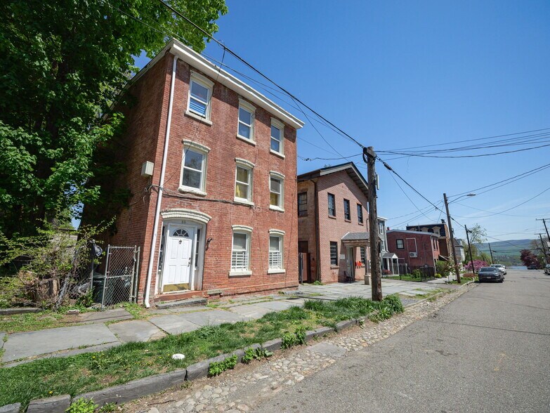 88 Clinton St, Newburgh, NY à vendre - Photo de l’immeuble – Image 2 sur 28
