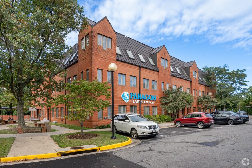 8233 Old Courthouse Rd, Vienna, VA à vendre - Photo de l’immeuble – Image 1 sur 17