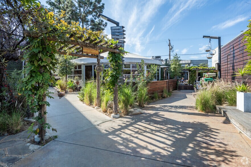 2937 Bristol St, Costa Mesa, CA à louer - Photo de l’immeuble – Image 2 sur 18