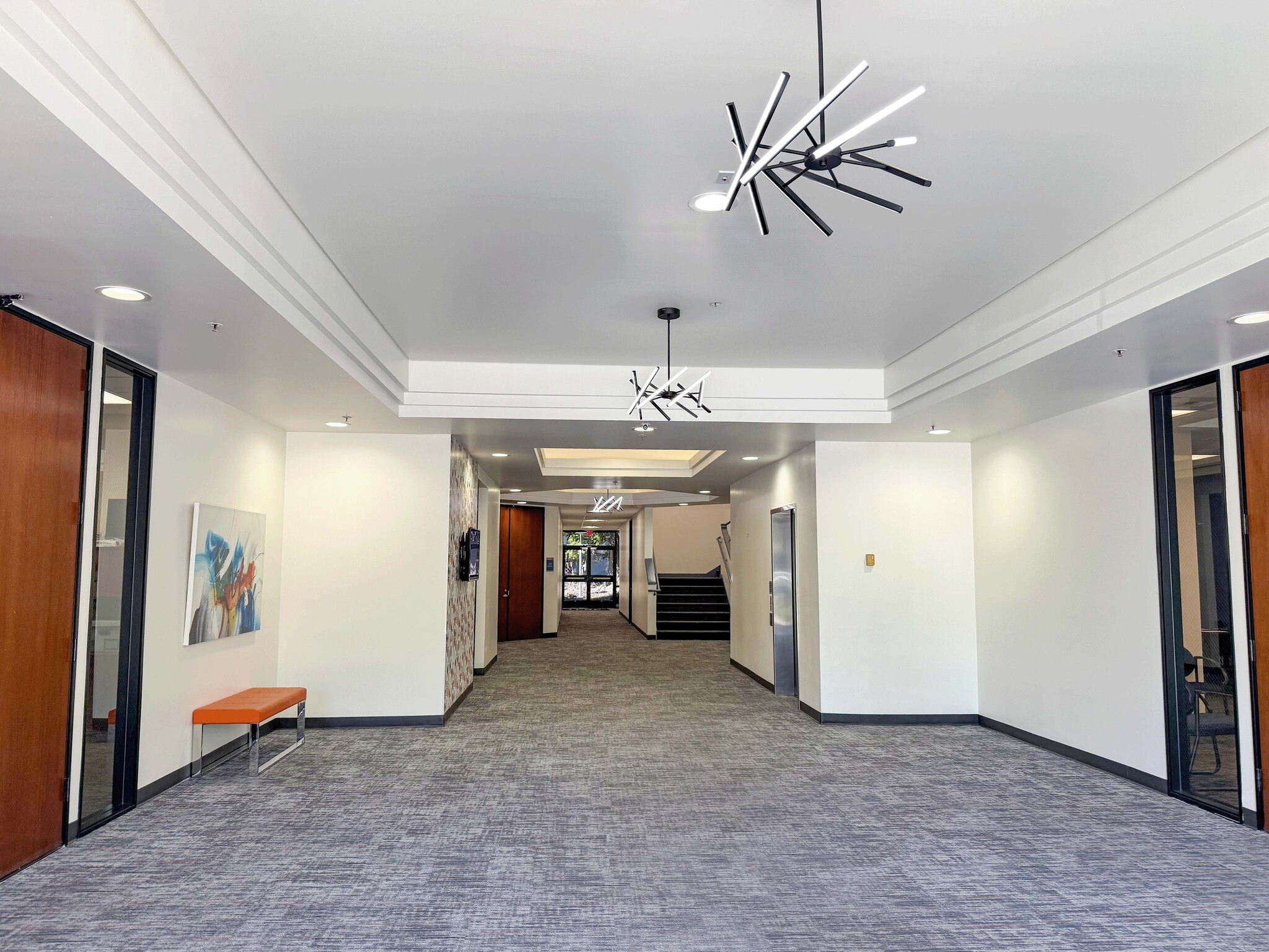 3841 N Freeway Blvd, Sacramento, CA à louer Photo intérieure– Image 1 sur 4