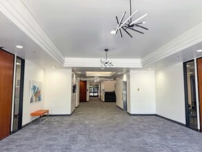 3841 N Freeway Blvd, Sacramento, CA à louer Photo intérieure– Image 1 sur 4