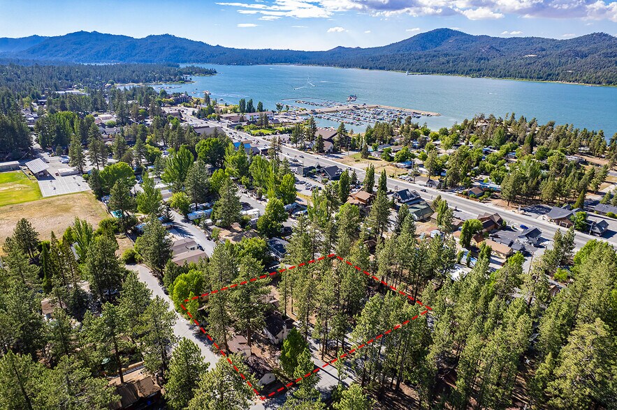 586 Main St, Big Bear Lake, CA à vendre - Photo de l’immeuble – Image 3 sur 18