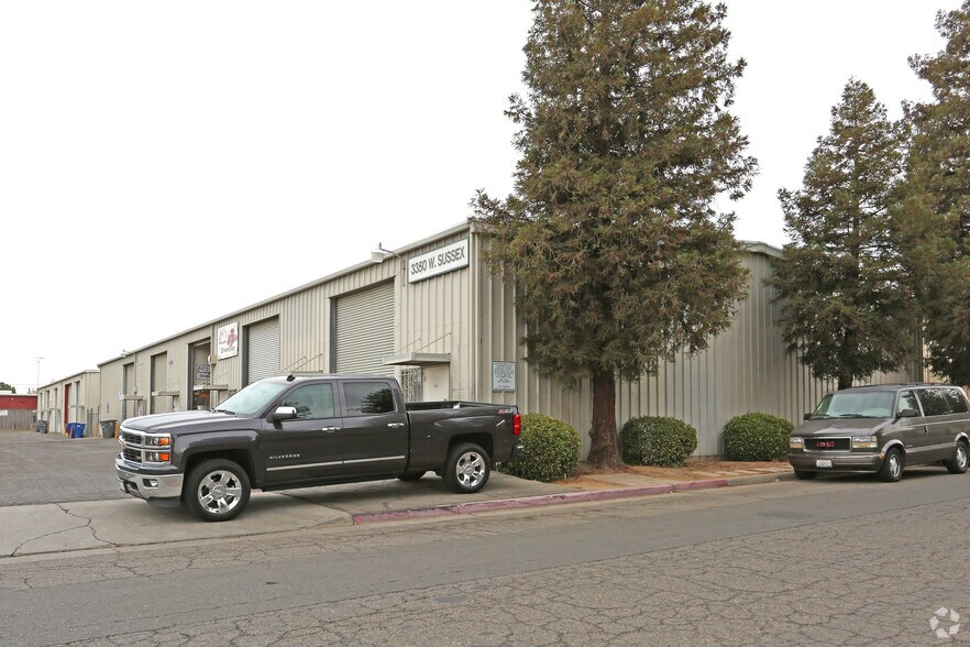 3350 W Sussex Way, Fresno, CA à louer - Photo principale – Image 1 sur 4