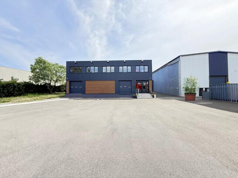 Industriel/Logistique dans Chelles à vendre - Photo de l’immeuble – Image 2 sur 16