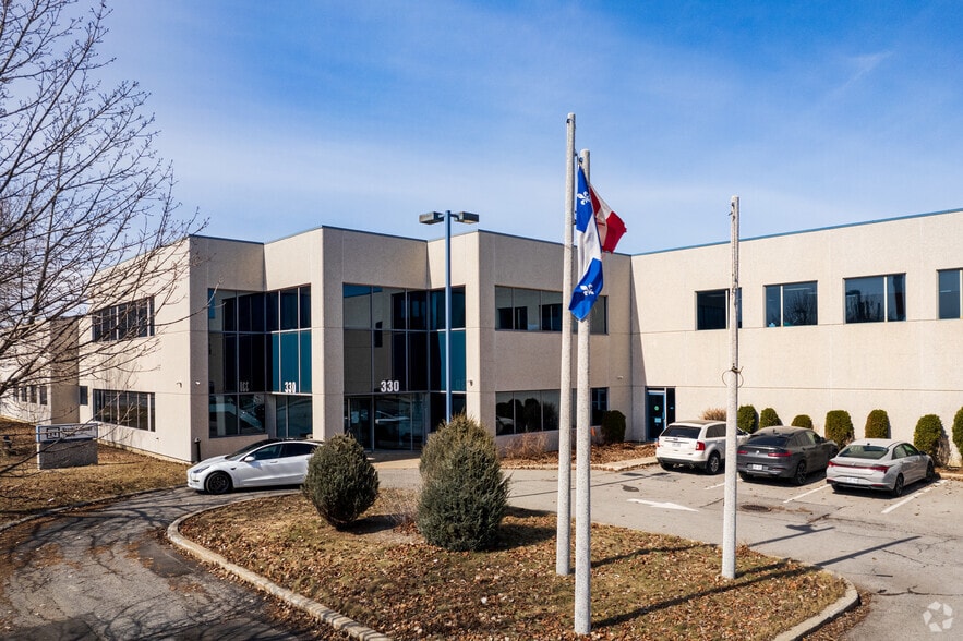 330 Av Avro, Pointe-claire, QC à louer - Photo principale – Image 1 sur 5
