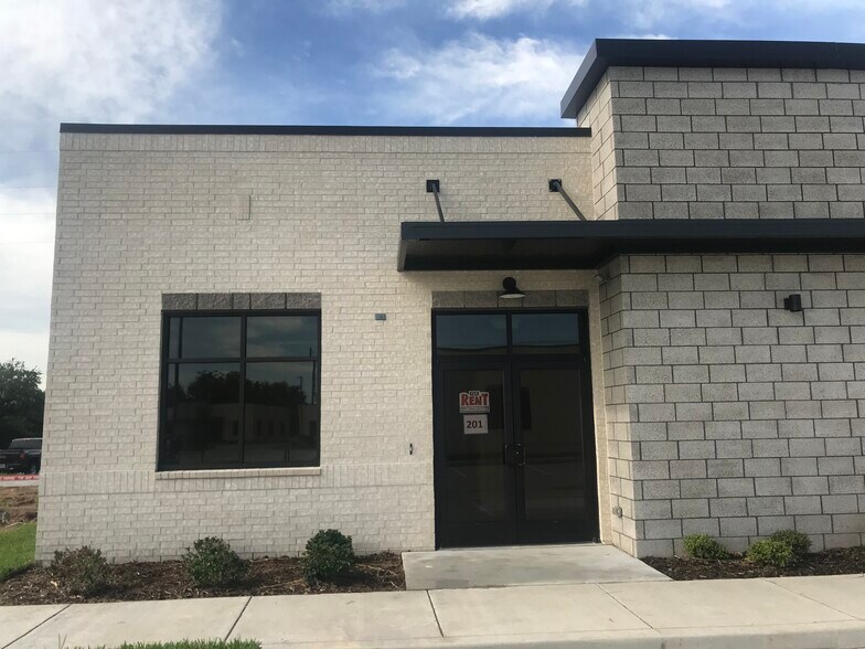202 Industrial Blvd, Sugar Land, TX à louer - Photo de l’immeuble – Image 1 sur 12