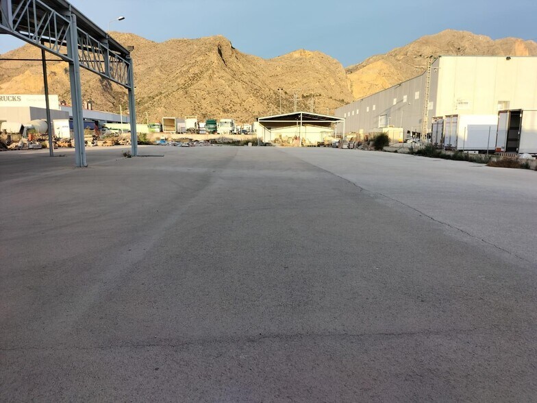 Industriel/Logistique dans Orihuela, Alicante à vendre - Photo de l’immeuble – Image 2 sur 12