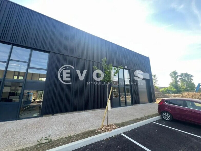 Local d’activités dans Trévoux à louer - Photo de l’immeuble – Image 2 sur 6