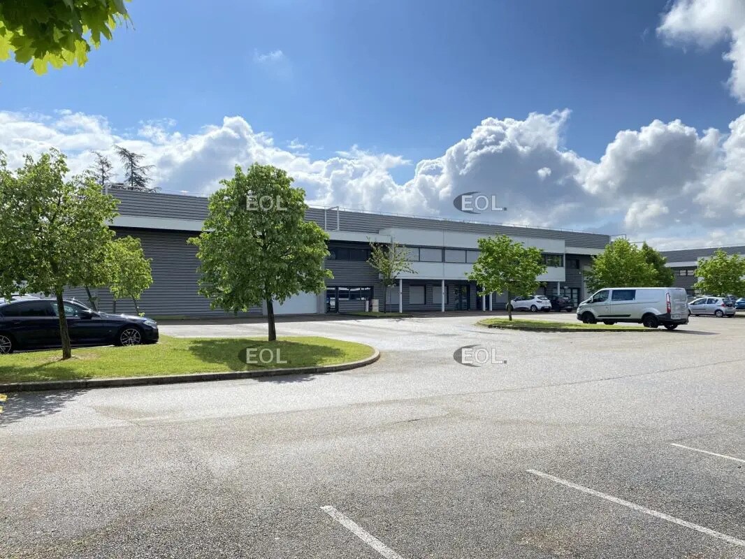 Industriel/Logistique dans Saint-Priest à louer Photo principale– Image 1 sur 12