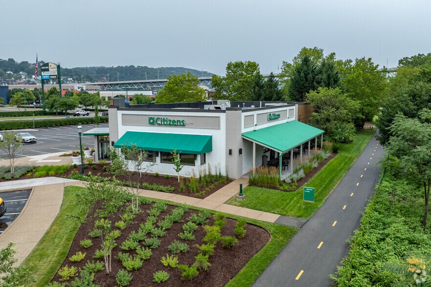 205 E Waterfront Dr, Homestead, PA à vendre - Photo de l’immeuble – Image 2 sur 5