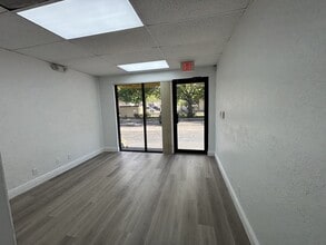 4990 SW 52nd St, Fort Lauderdale, FL à louer Photo intérieure– Image 2 sur 10
