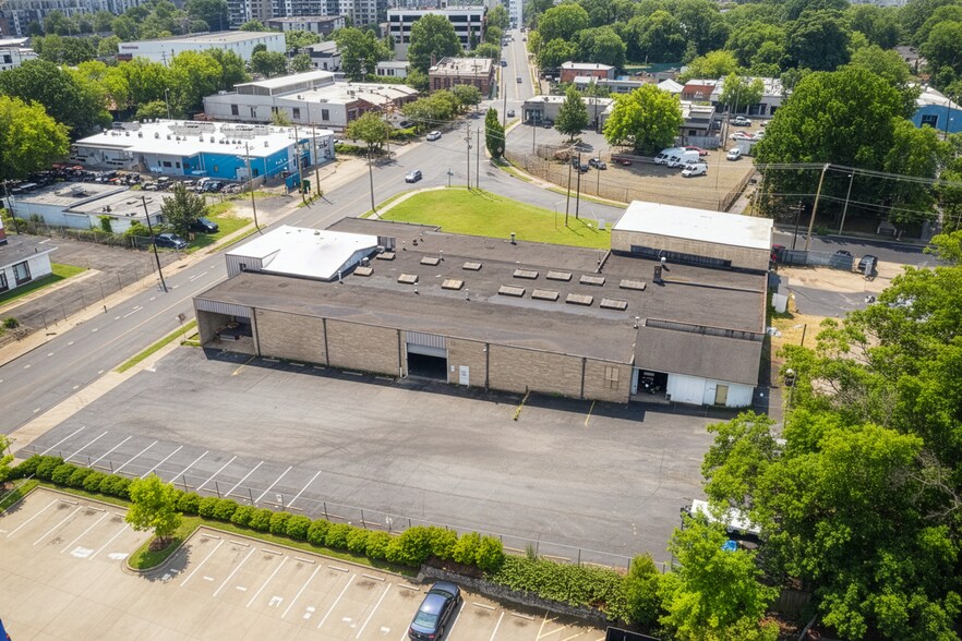 511 W Summit Ave, Charlotte, NC à vendre - Photo de l’immeuble – Image 2 sur 5