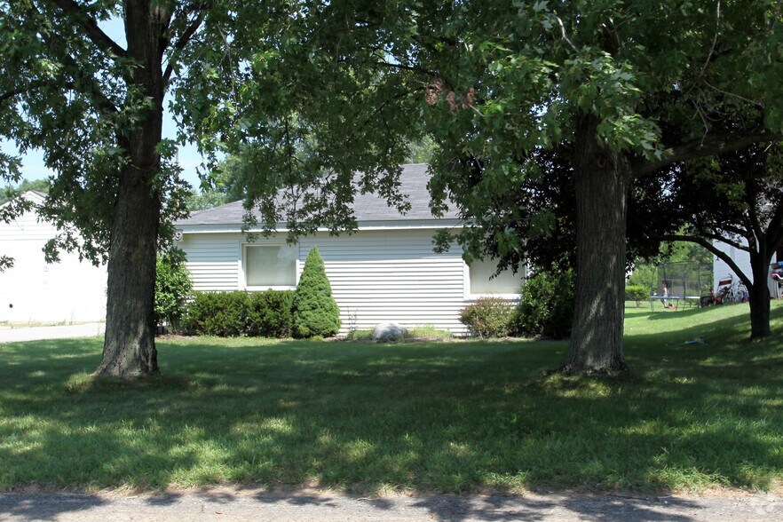 27 Sluyter St SE, Grand Rapids, MI à vendre - Photo de l’immeuble – Image 2 sur 3