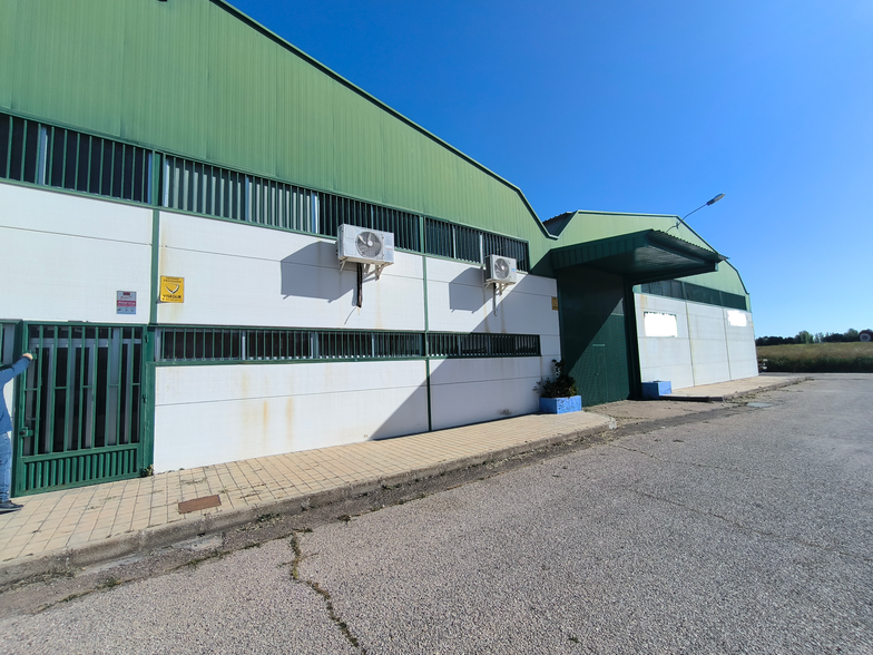 Dos Naves Industriales portefeuille de 2 biens à vendre sur LoopNet.fr - Photo de l’immeuble – Image 3 sur 20