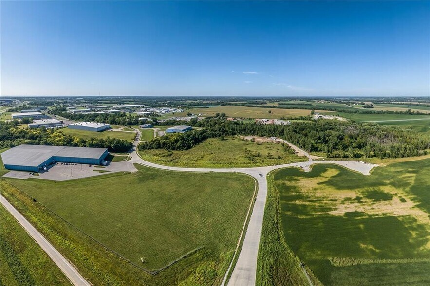 5917 Corporate Dr, Saint Joseph, MO à vendre - Aérien – Image 1 sur 29
