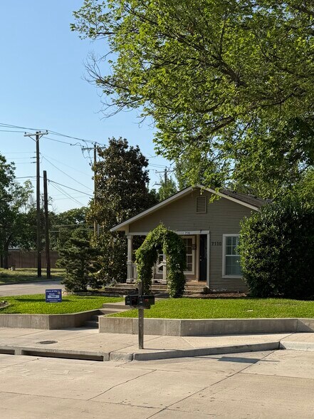 7110 & 7126 Elm Street portefeuille de 2 biens à vendre sur LoopNet.fr - Photo de l’immeuble – Image 2 sur 11