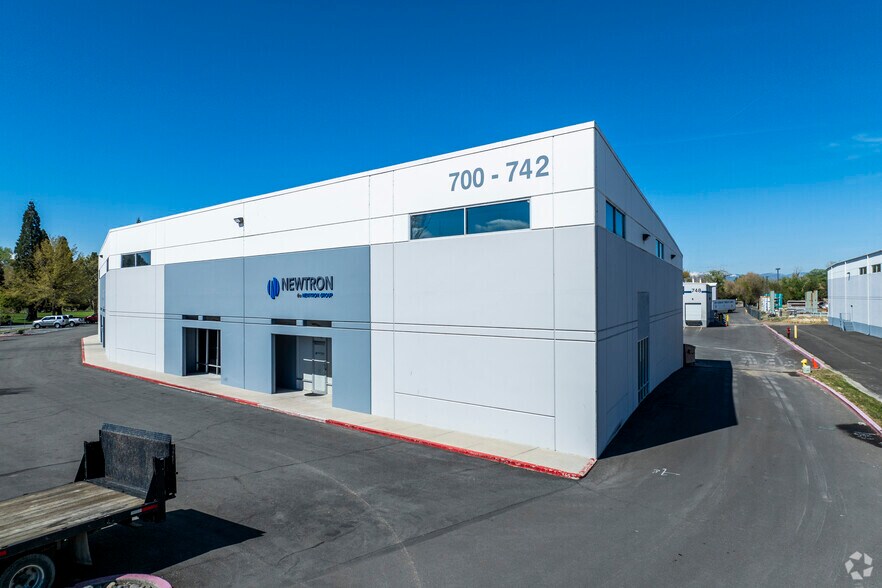 700-742 Spice Islands Dr, Sparks, NV à louer - Photo de l’immeuble – Image 1 sur 5