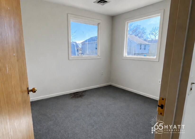116 Mayo Rd, Edgewater, MD à louer - Photo de l’immeuble – Image 2 sur 6
