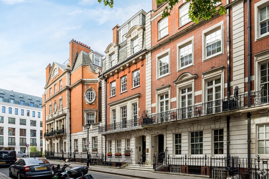 22 Gilbert St, Londres à louer - Photo de l’immeuble – Image 1 sur 25