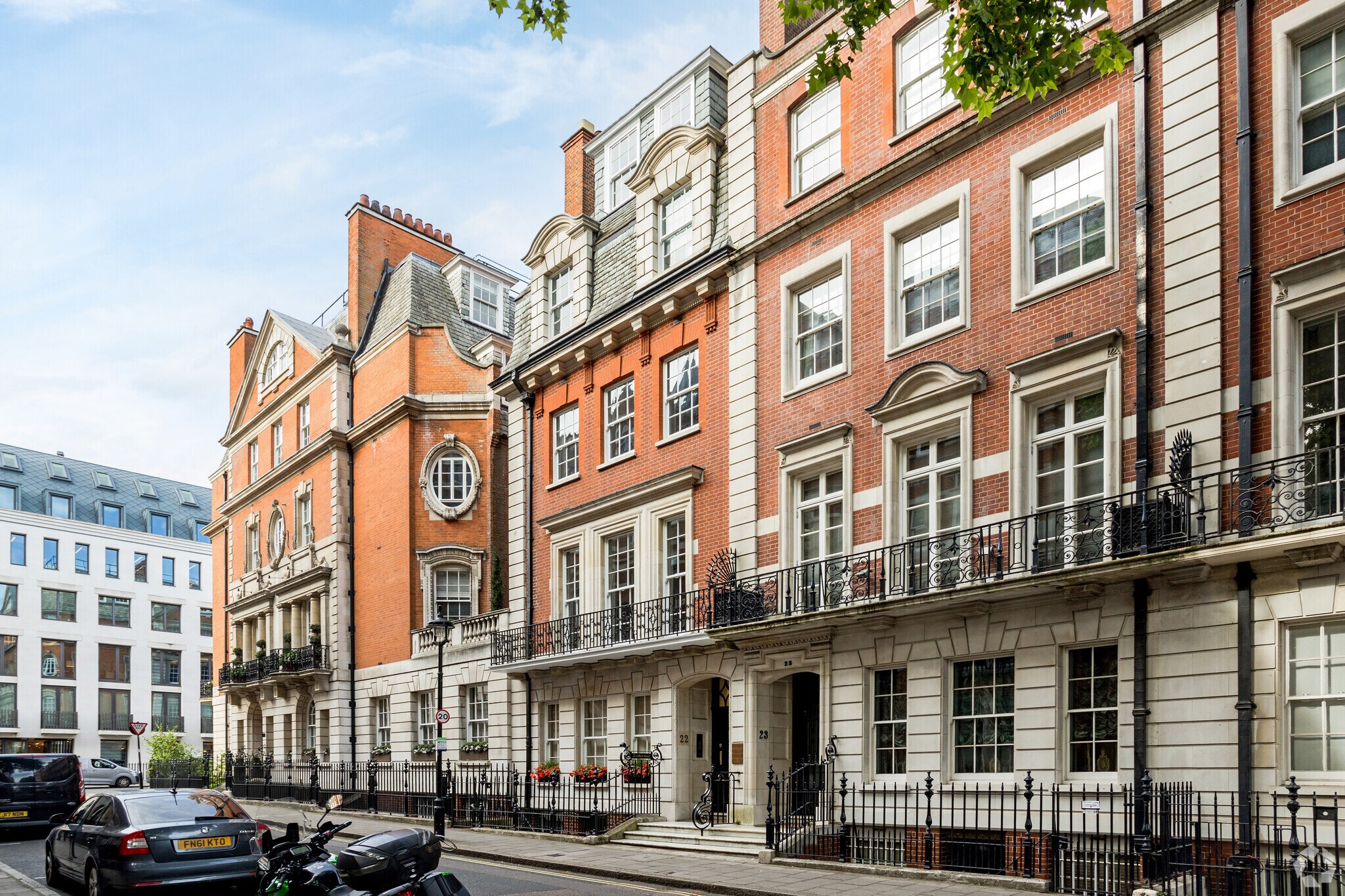 22 Gilbert St, Londres à louer Photo de l’immeuble– Image 1 sur 26