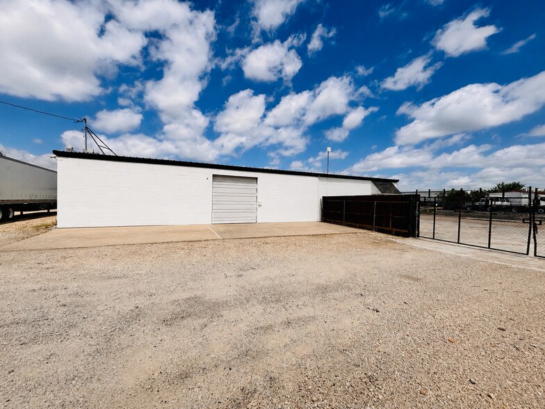 4212 Garland Dr, Haltom City, TX à louer - Photo de l’immeuble – Image 3 sur 17