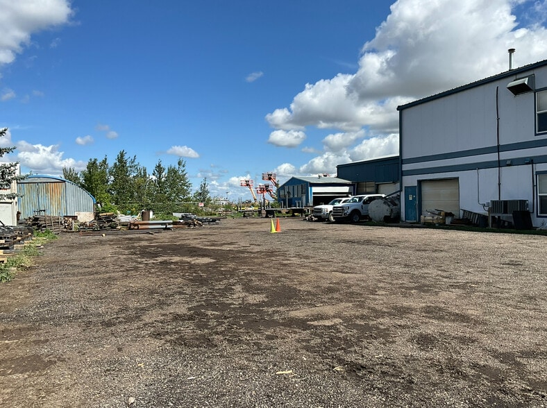 2830 121 Av NE, Edmonton, AB à vendre - Photo de l’immeuble – Image 2 sur 22