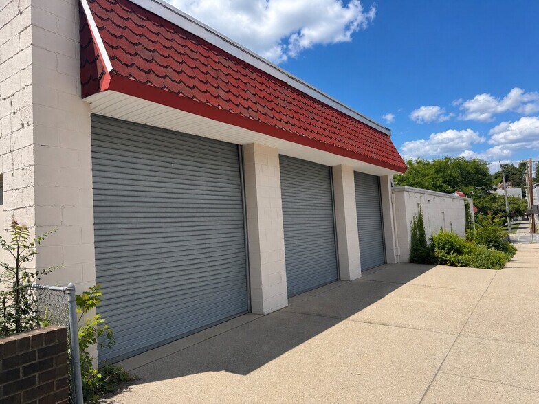 1061 Main St, Peekskill, NY à louer - Photo de l’immeuble – Image 3 sur 23