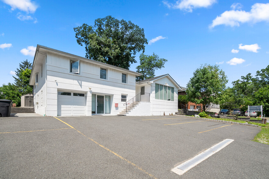 1095 Palisade Ave, Fort Lee, NJ à vendre - Photo principale – Image 1 sur 19