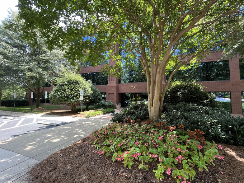 700 Spring Forest Rd, Raleigh, NC à louer - Photo de l’immeuble – Image 3 sur 11