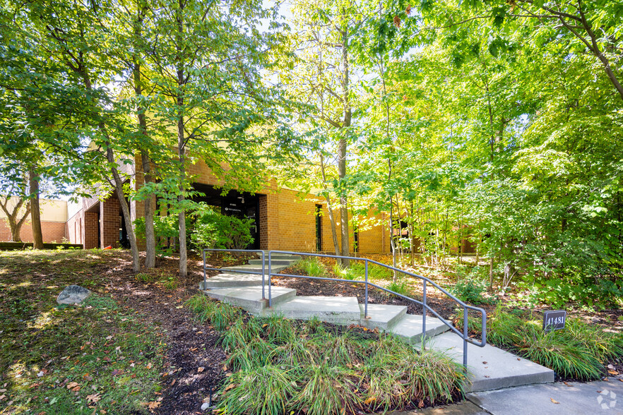 41441-41541 W 11 Mile Rd, Novi, MI à louer - Photo de l’immeuble – Image 3 sur 6