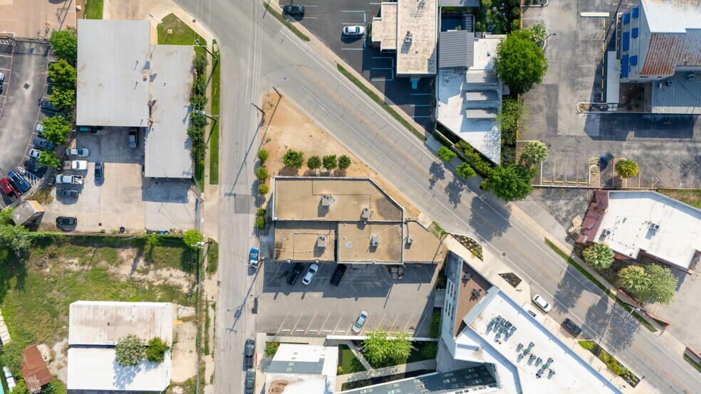 915 Dallas St, San Antonio, TX à louer - Photo de l’immeuble – Image 3 sur 18