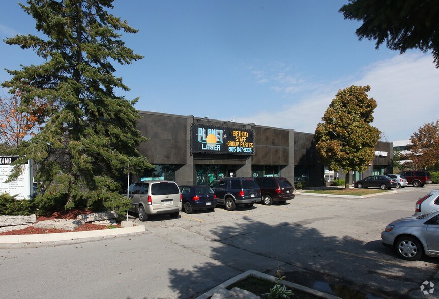 461 N Service Rd W, Oakville, ON à louer - Photo de l’immeuble – Image 2 sur 6