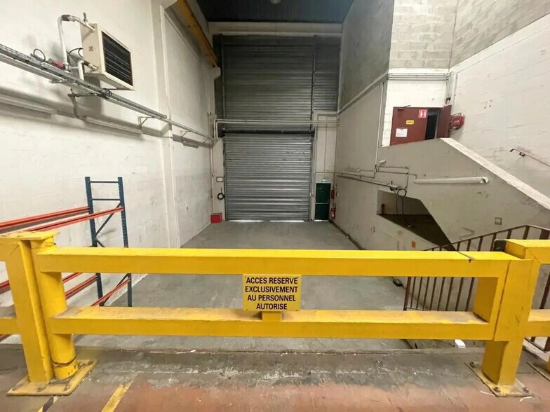 Local d'activités dans Saint-Germain-en-Laye à vendre - Photo de l’immeuble – Image 3 sur 19