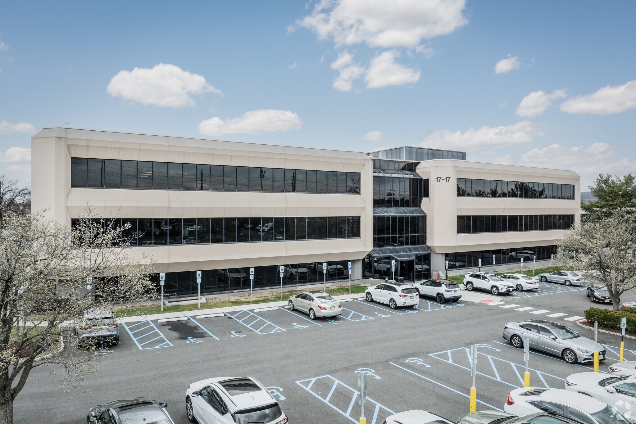 17-17 Route 208, Fair Lawn, NJ à louer Photo principale– Image 1 sur 8