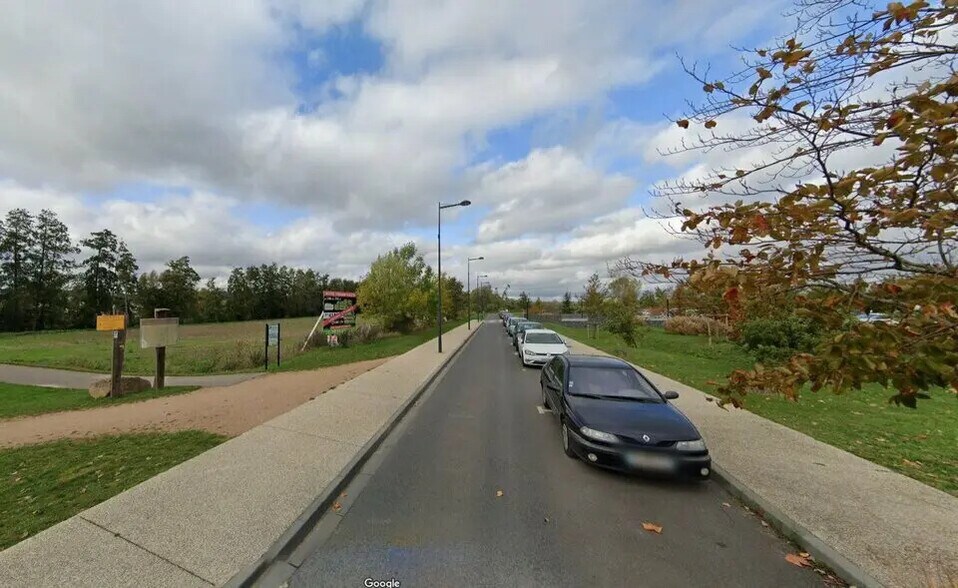 Local commercial dans Val-de-Reuil à louer - Photo de l’immeuble – Image 2 sur 4