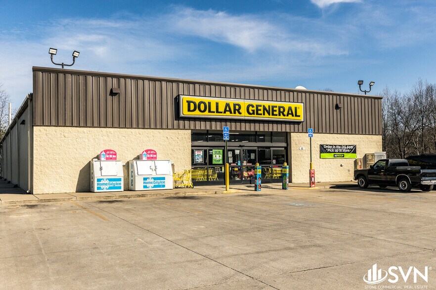 15 Jr Furniture Rd, Irvine, KY à vendre - Photo principale – Image 1 sur 7