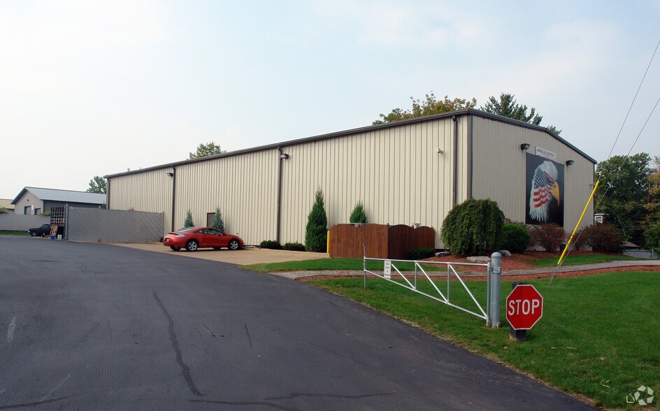 335 Commerce Blvd, Liverpool, NY à vendre - Photo de l’immeuble – Image 2 sur 26