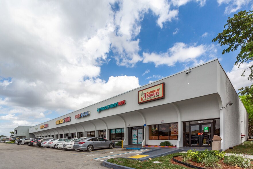 15905-16095 NW 57th Ave, Miami Lakes, FL à louer - Photo principale – Image 2 sur 4