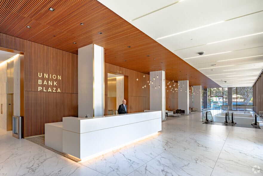 445 S Figueroa St, Los Angeles, CA à louer - Hall d’entrée – Image 2 sur 22