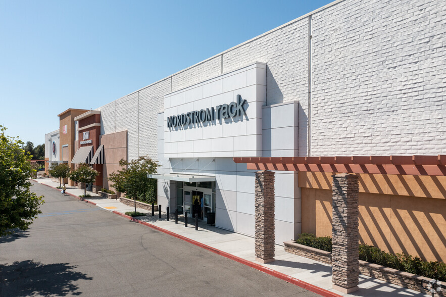 165-401 N Moorpark Rd, Thousand Oaks, CA à louer - Photo de l’immeuble – Image 3 sur 9