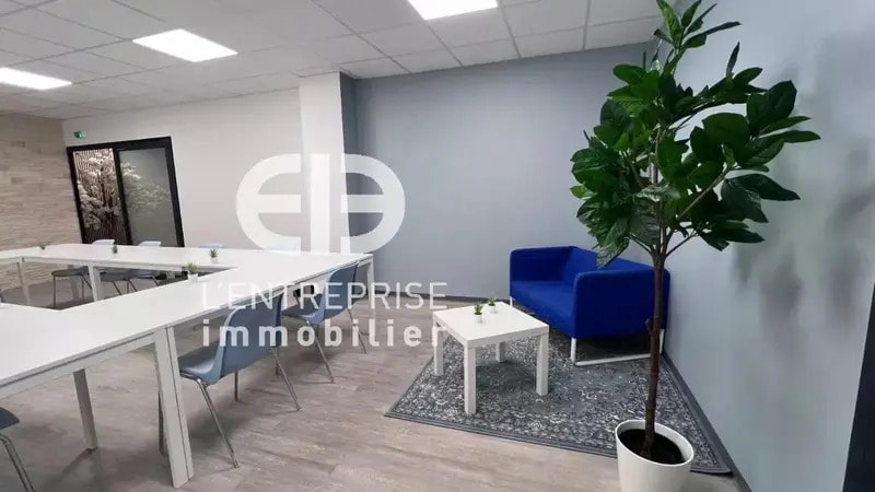Bureau dans Antibes à louer - Photo de l’immeuble – Image 3 sur 8