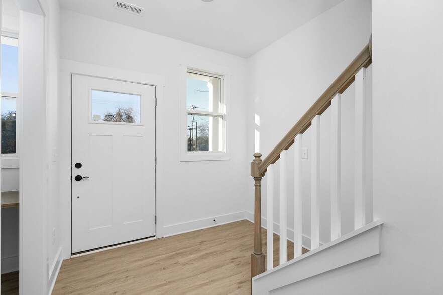 329 Roxboro St, Haw River, NC à vendre - Photo de l’immeuble – Image 2 sur 32