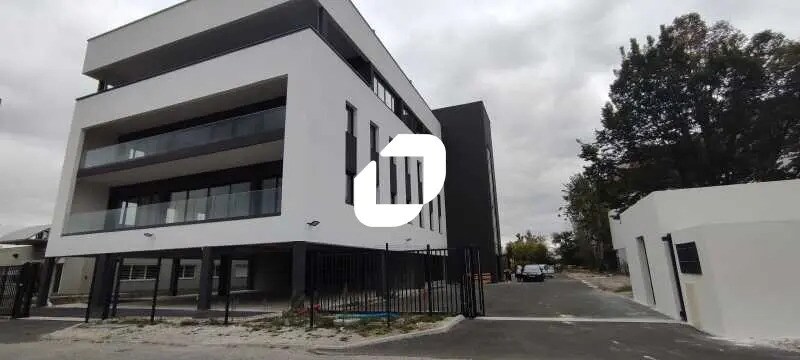 Bureau dans Mérignac à louer - Photo de l’immeuble – Image 1 sur 12